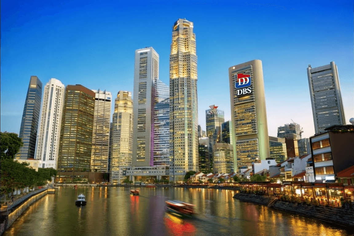 Singapore's downtown skyline featuring iconic skyscrapers and the Marina Bay, highlighting the city-state's status as a global financial hub and home to a comprehensive list of banks in Singapore.