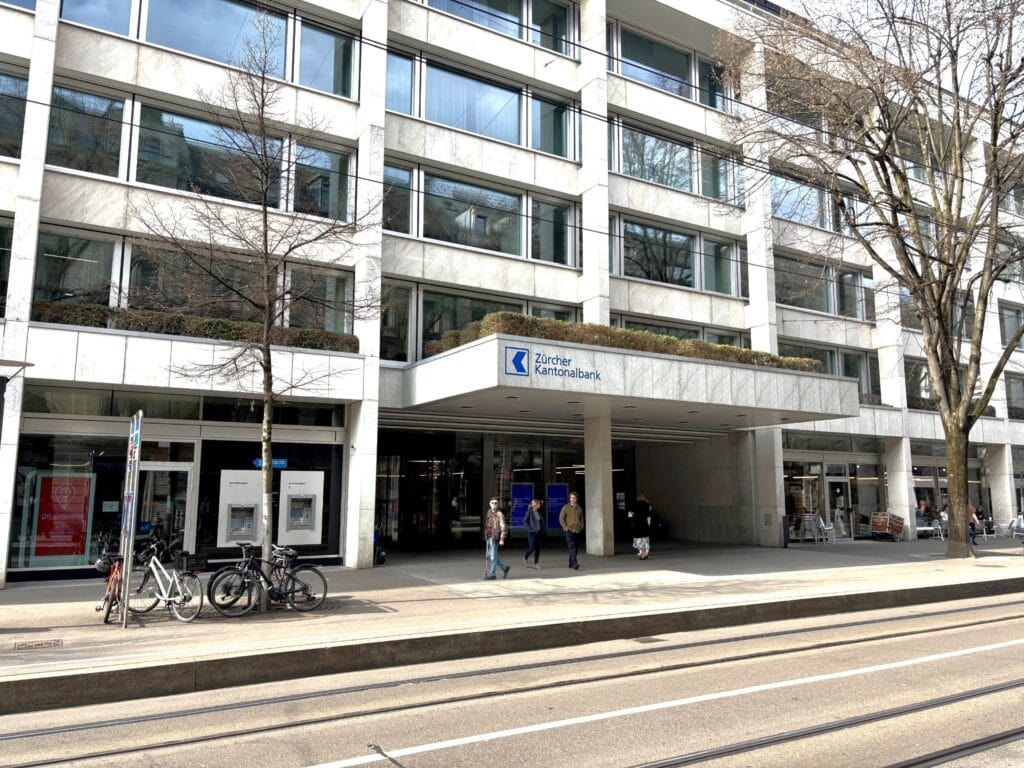 Zürcher Kantonalbank headquarters building in Zurich showcasing stability and Swiss banks credit rating strength