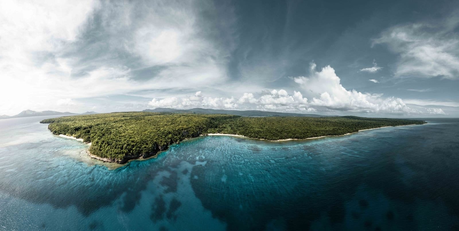 Correspondent banking crisis: bird’s-eye view of an island in Vanuatu, the country debanked in 2025